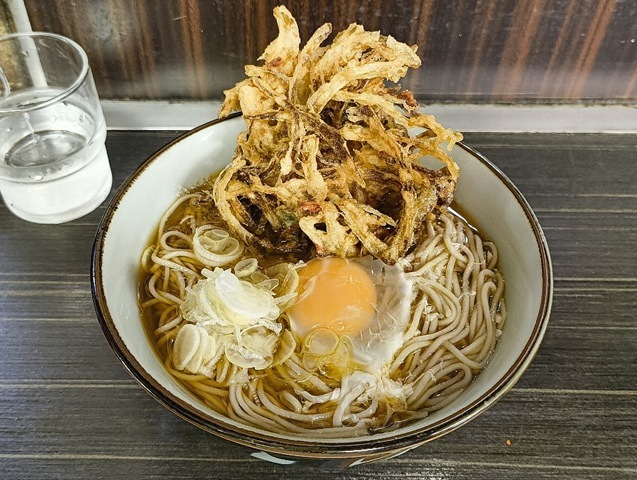 天玉そば（かき揚げそば＋生たまご）