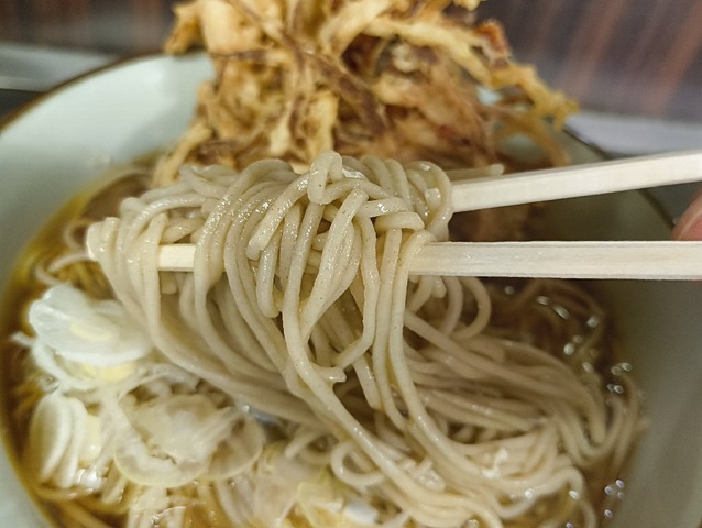 蕎麦を手繰る