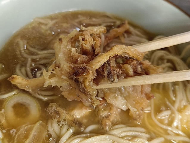 焦げた玉ねぎを食べる