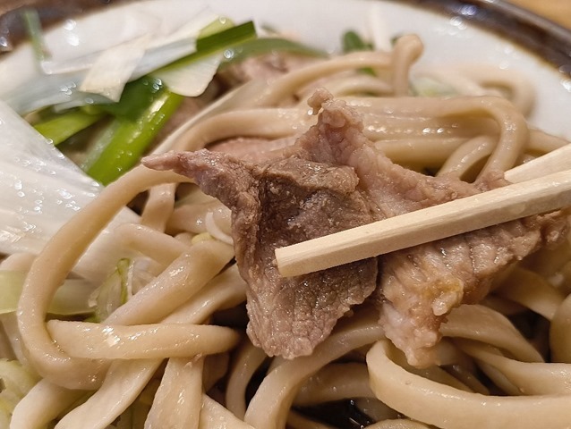肉を食べてみる