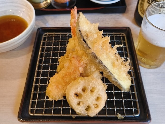 天ぷら盛合せと赤星