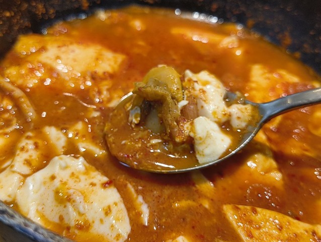 あさりを食べる