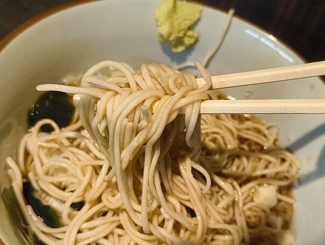 蕎麦を手繰る
