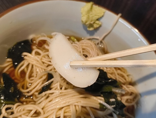 白いかまぼこもある