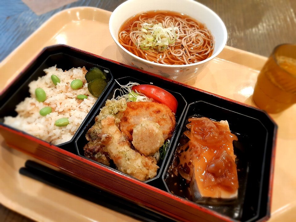 あの ムサシ弁当 を思い出しながら そば弁当 でランチにしたのだ 墨田区役所 食堂 墨田区吾妻橋1丁目 墨田区役所1f モモログ4