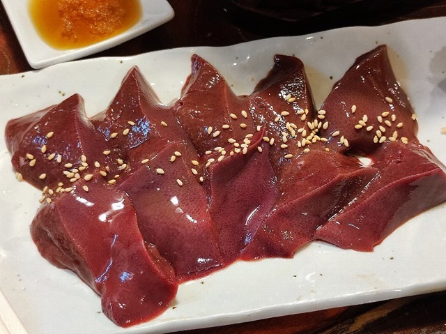 極上レバの陶板焼き