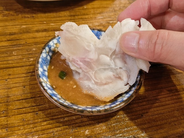 酢味噌で豚足を食べる