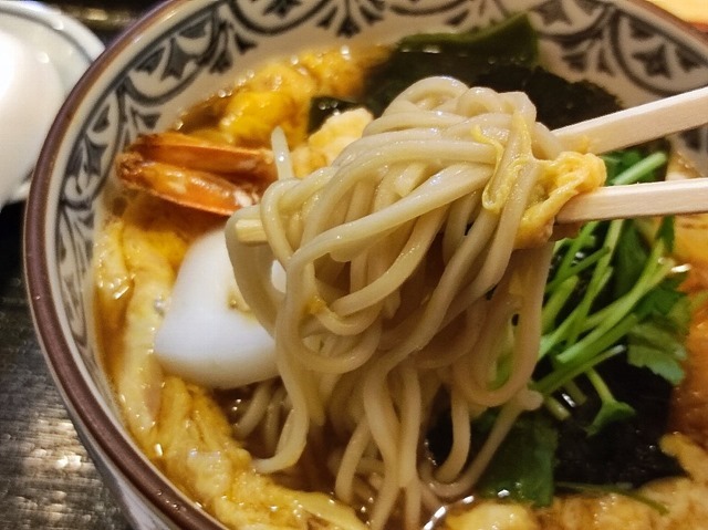 蕎麦を手繰る