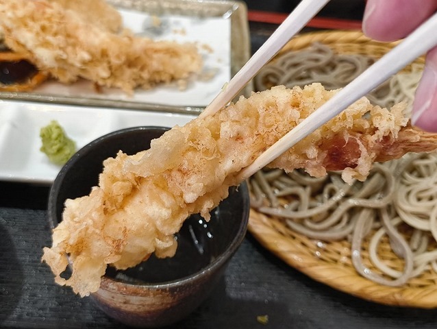 天ぷらを食べる