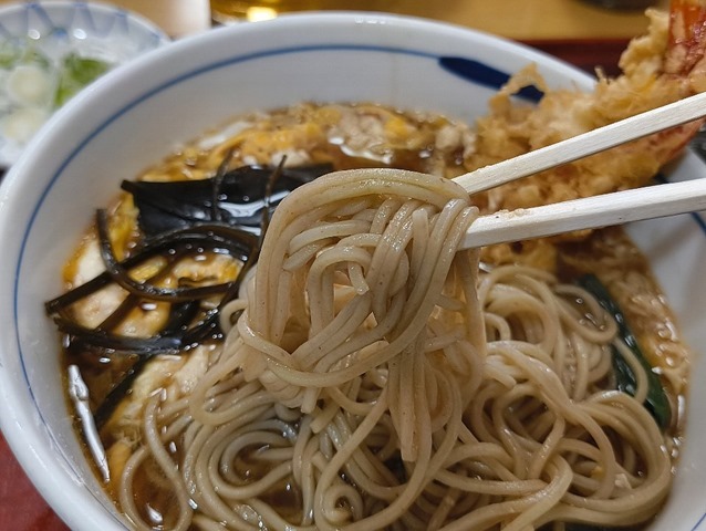 蕎麦を手繰る