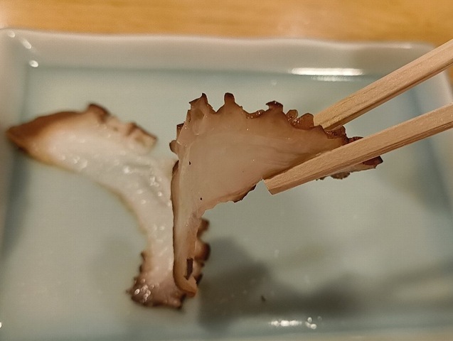 たこを食べる