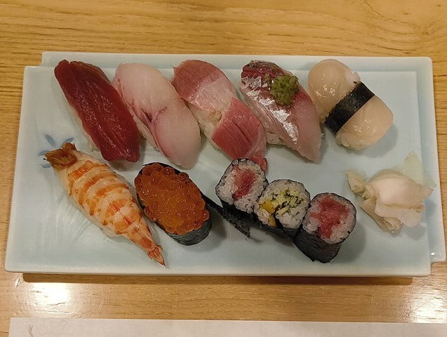 浅草三丁目の『桃組』の「聖地」――『すし処 清司』。『居酒屋浩司』からの「聖地巡礼」で、時の流れを笑い飛ばしたのだ。いや、さすがに「清司」だ。うまかったのだよ（笑）。（すし処 清司：浅草三丁目）