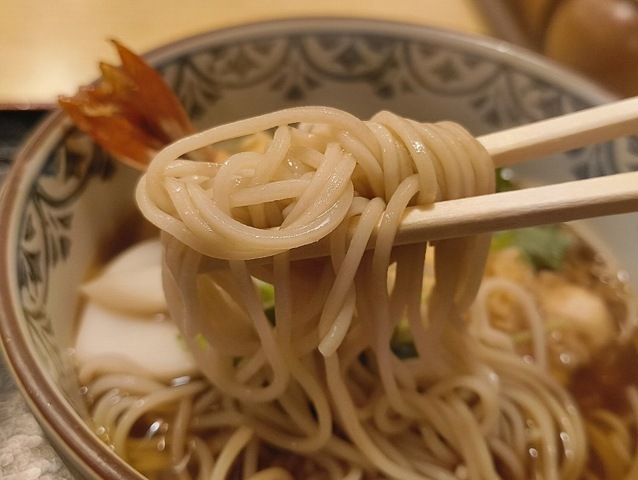 蕎麦を手繰る