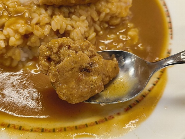 ハンバーグを食べる