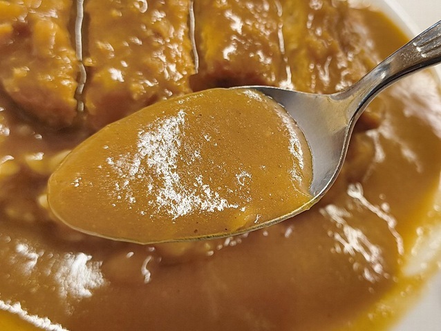 カレールーを食べる