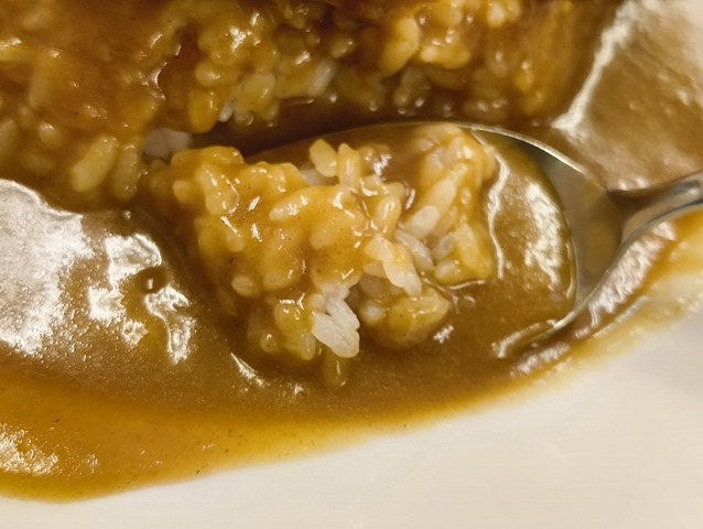 ライスカレーを食べる