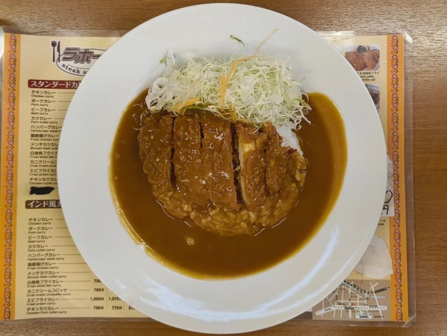 『ニューラホール 本所吾妻橋店』で「カツカレー」（ライス半分）でランチ。腹一杯になった裏腹に皿の上の世界があっという間になくなってしまう。 でも「カツカレー」はあたしの性に合ううまさだったのだよ（笑）。（ニューラホール 本所吾妻橋店：墨田区吾妻橋3丁目）