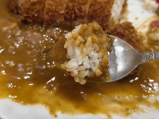 ライスカレーを食べる