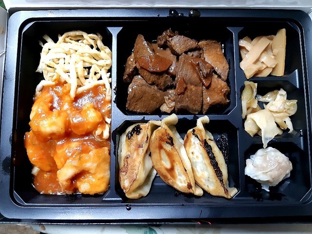 海老のチリソース＆牛肉の醤油煮込み弁当