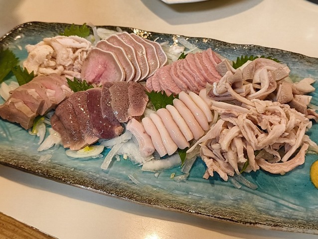 ゆでもつ刺し