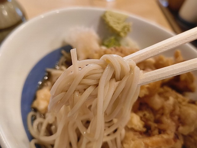 蕎麦を手繰る