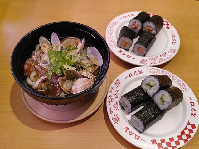 あさりたっぷりうどんときゅうり巻と小粒納豆巻（ねぎ抜き）