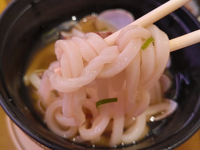 うどんを手繰る