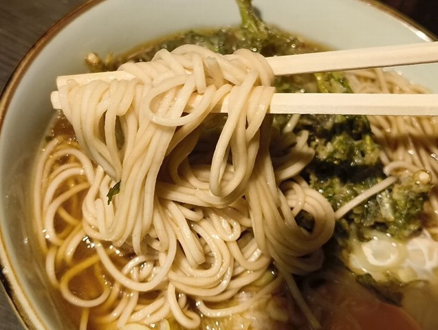 蕎麦を手繰る