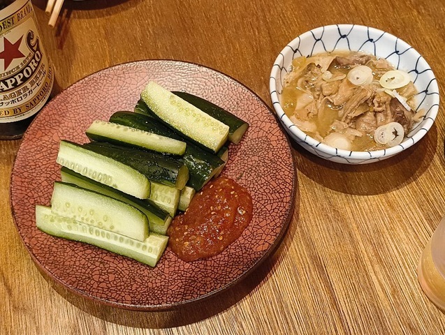 かち割りきゅうりともつ煮込み