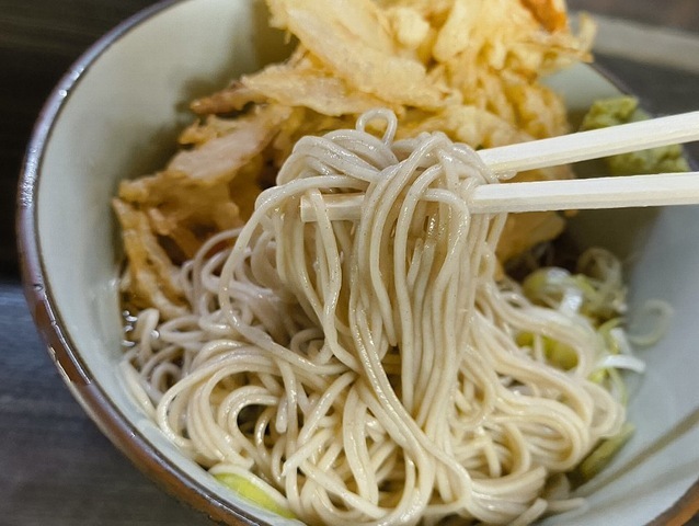 蕎麦を手繰る