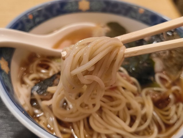 蕎麦を手繰る