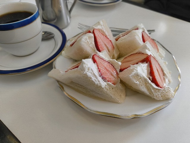 アメリカンときせつのフルーツサンド（いちご）