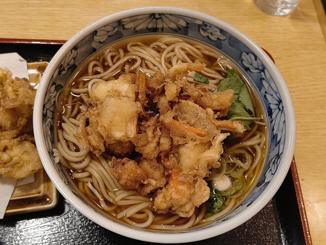 一枚を蕎麦丼のせる