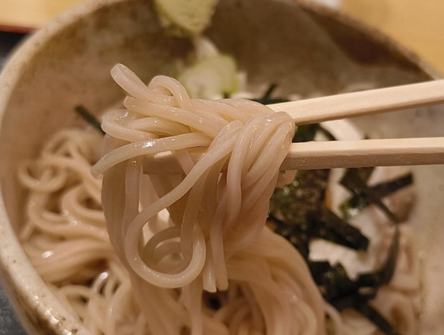 先ずは蕎麦を手繰るのだ