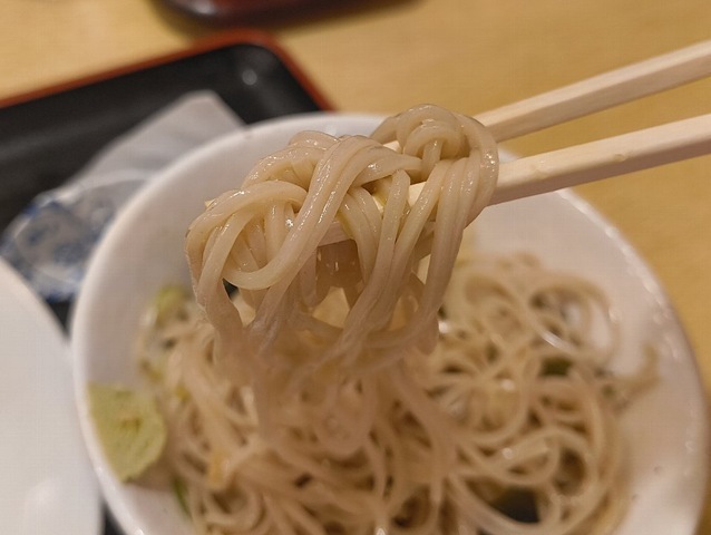 蕎麦を手繰る