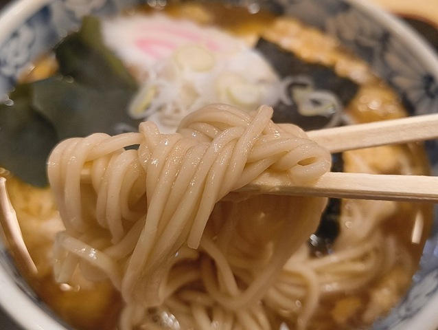 蕎麦を手繰る