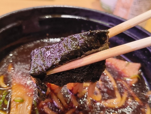 海苔でラーメンを巻いてみた