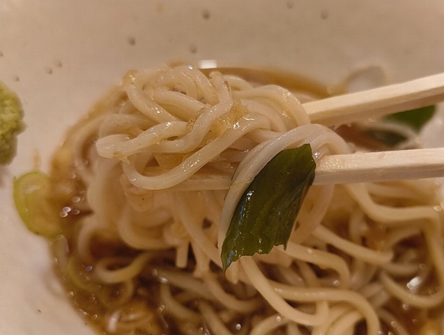 蕎麦を手繰る