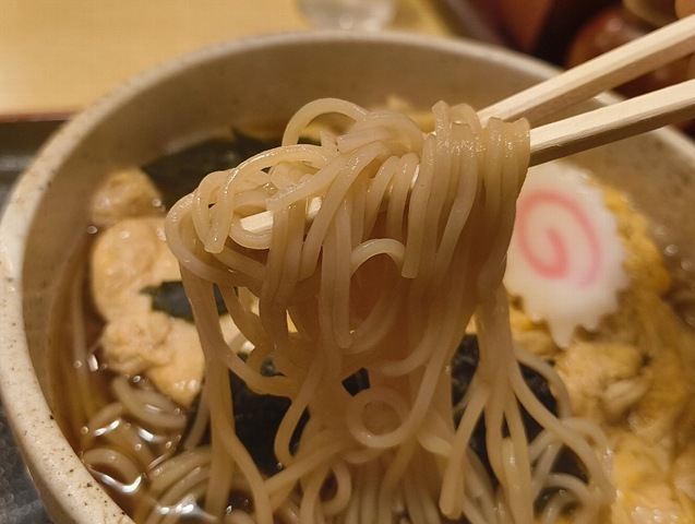 蕎麦を手繰る