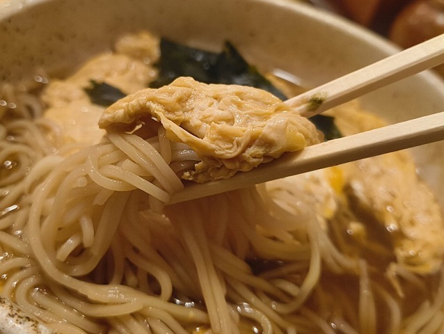 玉子とじをいただく