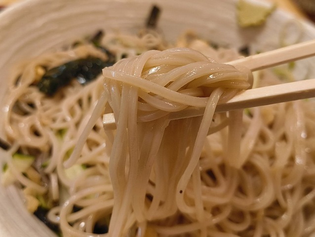 蕎麦を手繰る