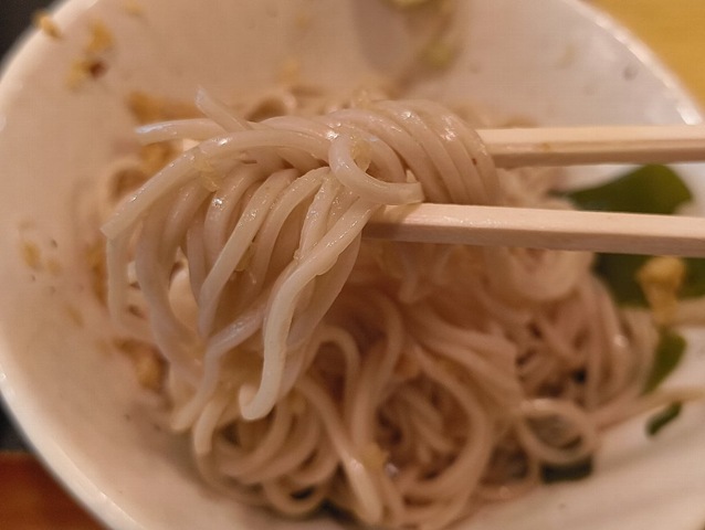 冷したぬきを手繰る