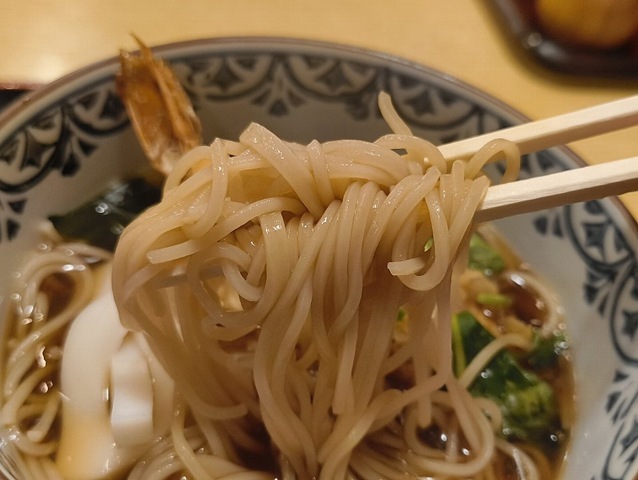 蕎麦を手繰る