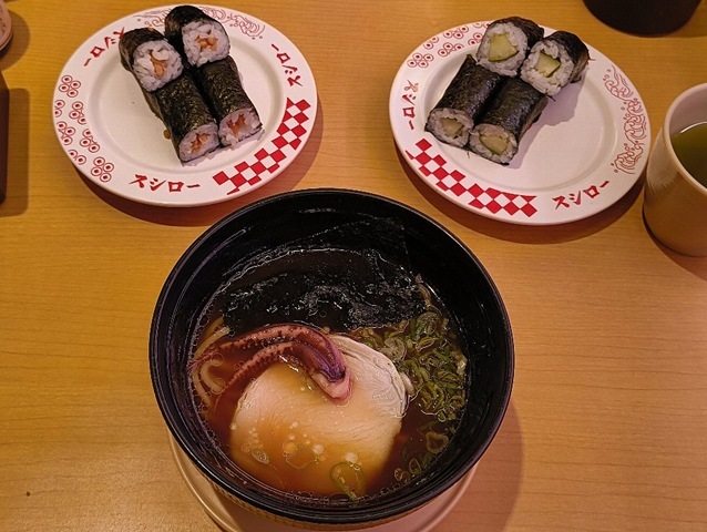 《石川ジモメシ》能登小木港いかのせ いか白湯醤油ラーメンときゅうり巻と小粒納豆巻（ねぎ抜き）