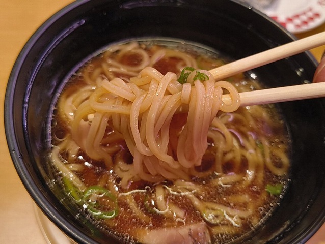 ラーメンを手繰る