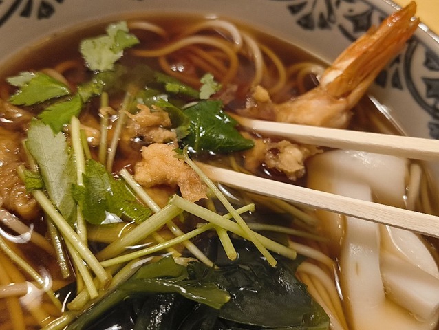 海老天を汁の中に沈める 海老天を汁の中に沈める