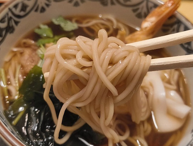 蕎麦を手繰る 蕎麦を手繰る