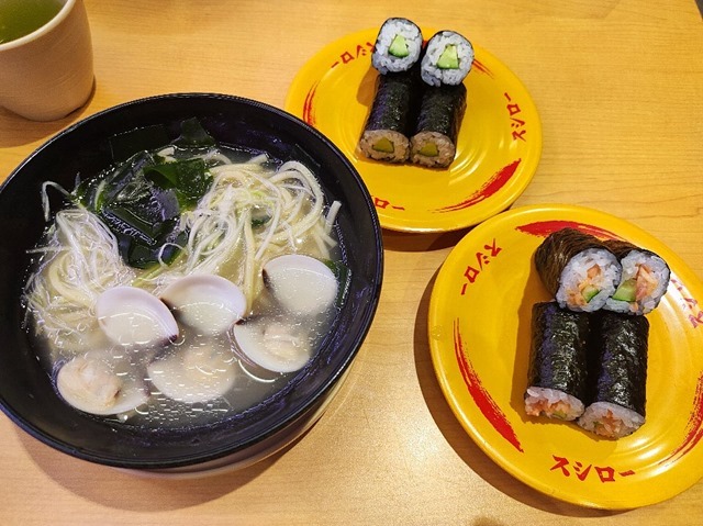 はまぐり塩ラーメンと黒みる貝細巻きときゅうり巻