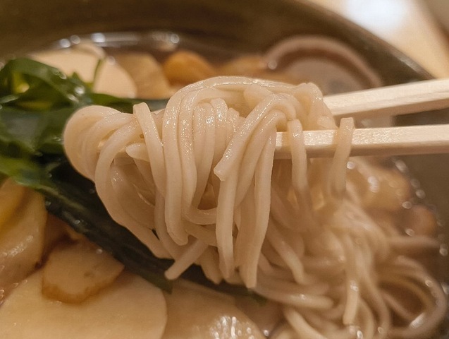 蕎麦を手繰る