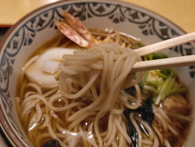 蕎麦を手繰る